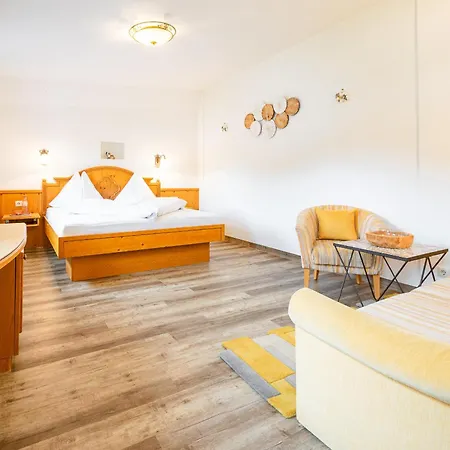 Landhotel Hubengut Bed And Breakfast Radstadt Exterior photo